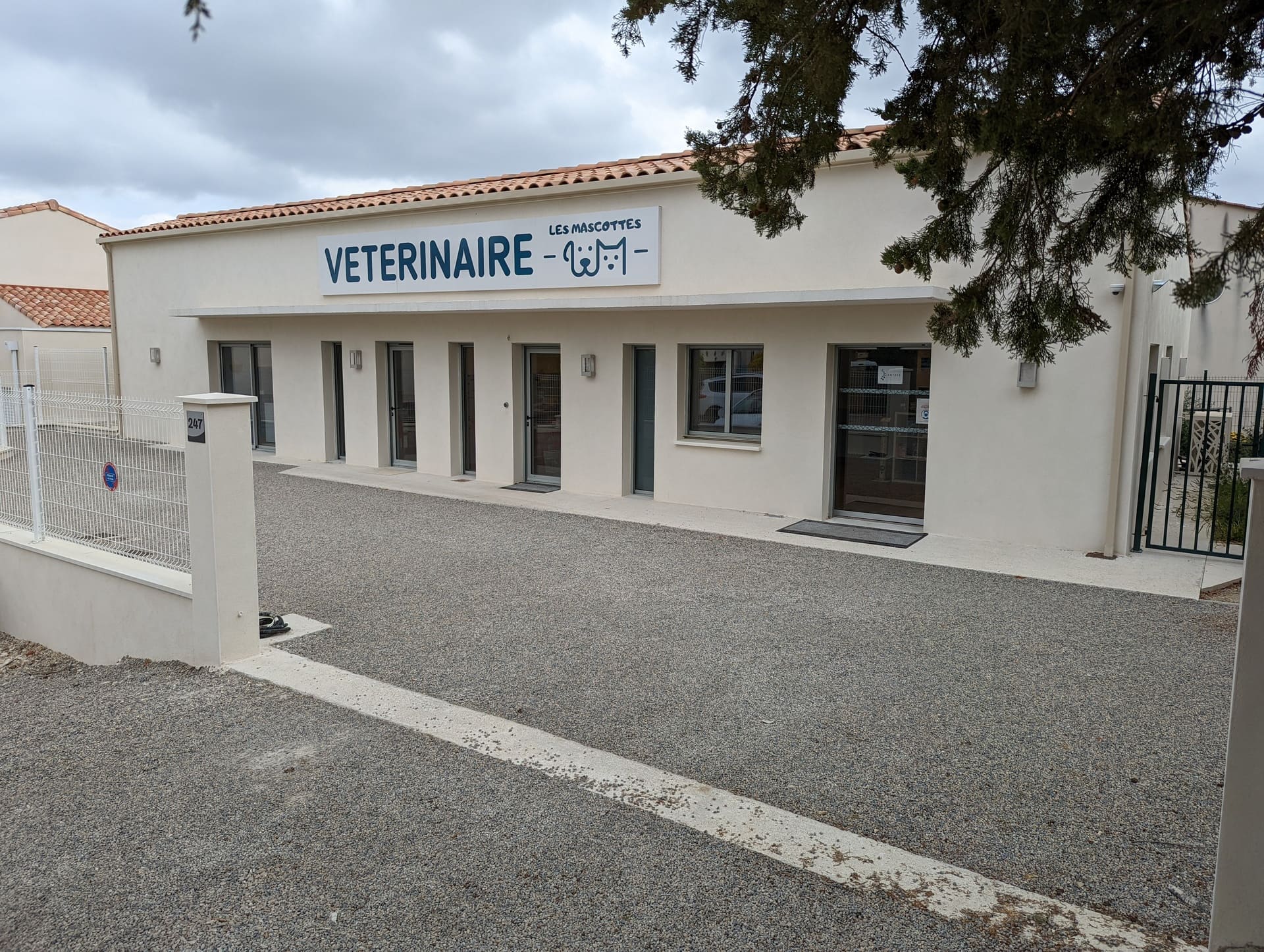 Vue extérieure rapprochée du cabinet